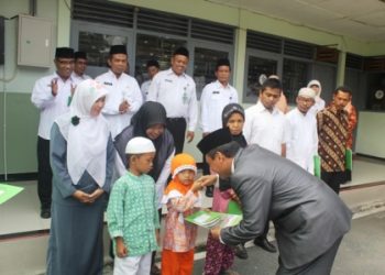 Kakankemenag Klaten Serahkan Bantuan Baznas Untuk Fakir Miskin