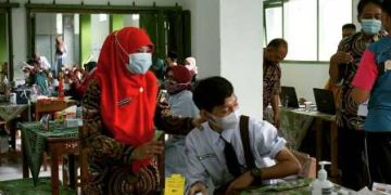 Ratusan Siswa MTsN 1 Klaten Ikuti Vaksinasi Tahap 1