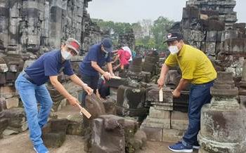 Kerja Bhakti Membersihkan Candi, Bina Kerukunan Umat Lintas Agama