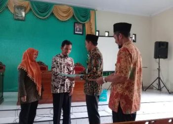 Kasi Bimas Islam Serahkan Surat Tugas, PAI Non PNS Siap Bekerja