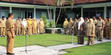 Mengabdi penuh dedikasi