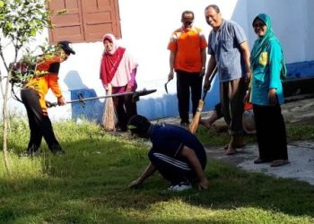 KUA Karangnongko Gelar Jumat Bersih