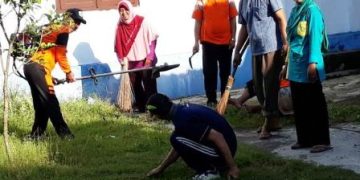 KUA Karangnongko Gelar Jumat Bersih