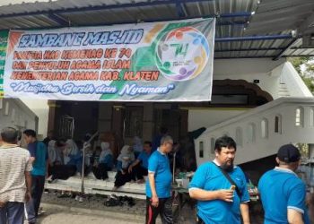 Bersihkan Tempat Ibadah, Warnai HAB Kemenag ke 74