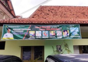 Kemenag Klaten Pasang Spanduk Himbauan Pencegahan Corona