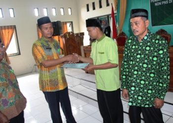 Penyerahan SK penyuluh Agama Islam (PAI) Non PNS