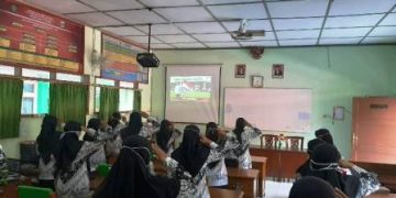 Sambut Hari Guru, MTsN 1 Klaten Ikuti Upacara Secara Daring
