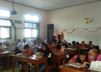 Bidik Siswa Berprestasi, MTsN Jatinom Gelar Try Out UN SD/MI