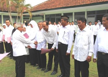 Penyerahan SK CPNS honorer K2