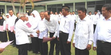 Penyerahan SK CPNS honorer K2