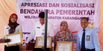 Bendahara Kementerian Agama Kabupaten Karanganyar raih penghargaan