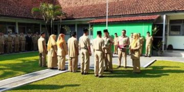 Serahkan SK Kenaikan Pangkat, Ini Harapan Kakankemenag