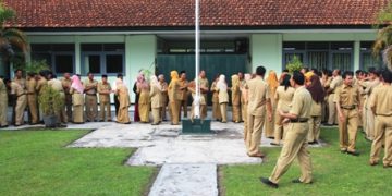 Hari pertama masuk kerja usai libur dan cuti bersama Hari Raya Idul Fitri 1437H
