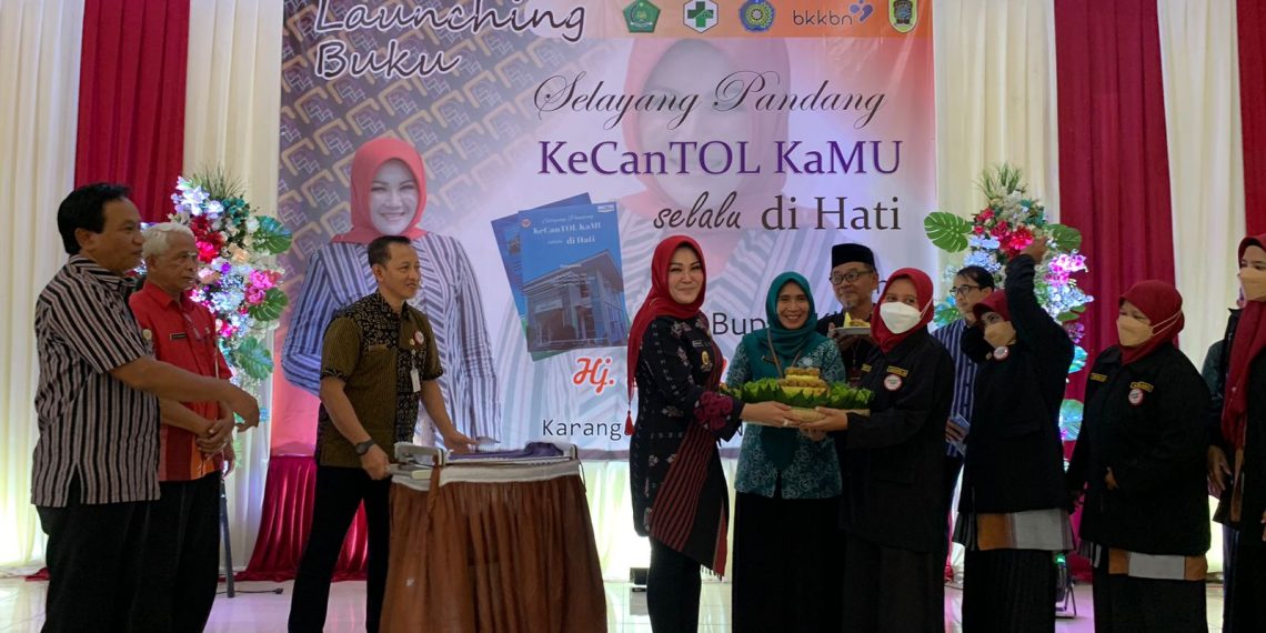 Bupati Klaten Launching Buku Selayang Pandang KeCanTOL KaMU Selalu di Hati KUA Karanganom