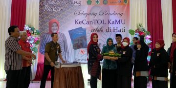 Bupati Klaten Launching Buku Selayang Pandang KeCanTOL KaMU Selalu di Hati KUA Karanganom
