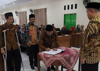 SERAH TERIMA JABATAN DAN LEPAS KENAL KEPALA MIN DI LINGKUNGAN KANKEMENAG KLATEN