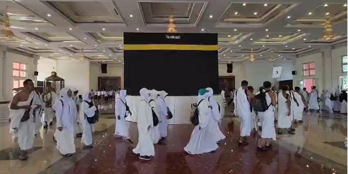 Jamaah Calon Haji Antusias dan Semangat Mengikuti Praktek Manasik Haji