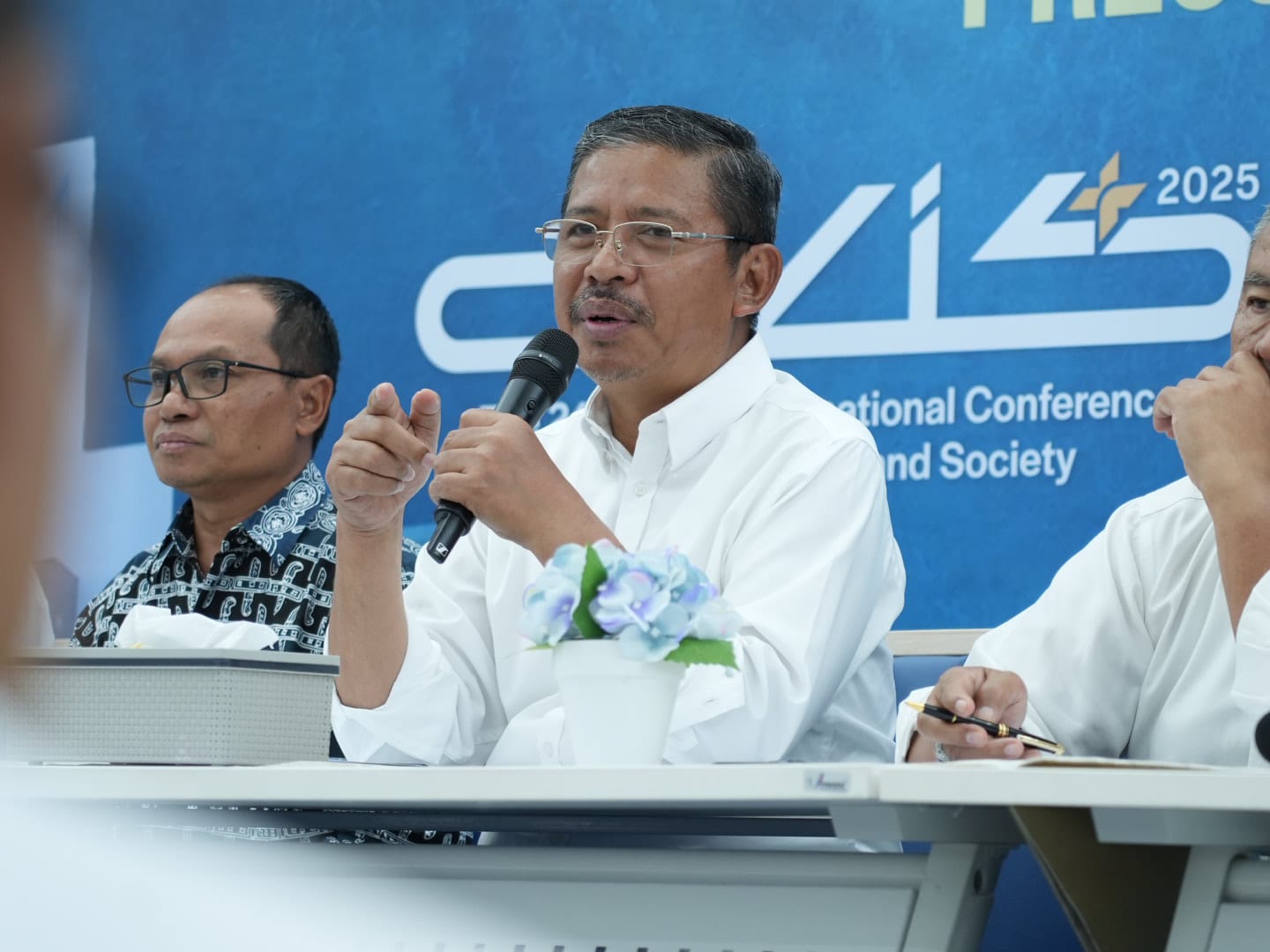 *Atap Satu Ruang Asrama Ambruk, Kemenag Berduka dan Beri Bantuan Pesantren Syekh Abdul Qodir*