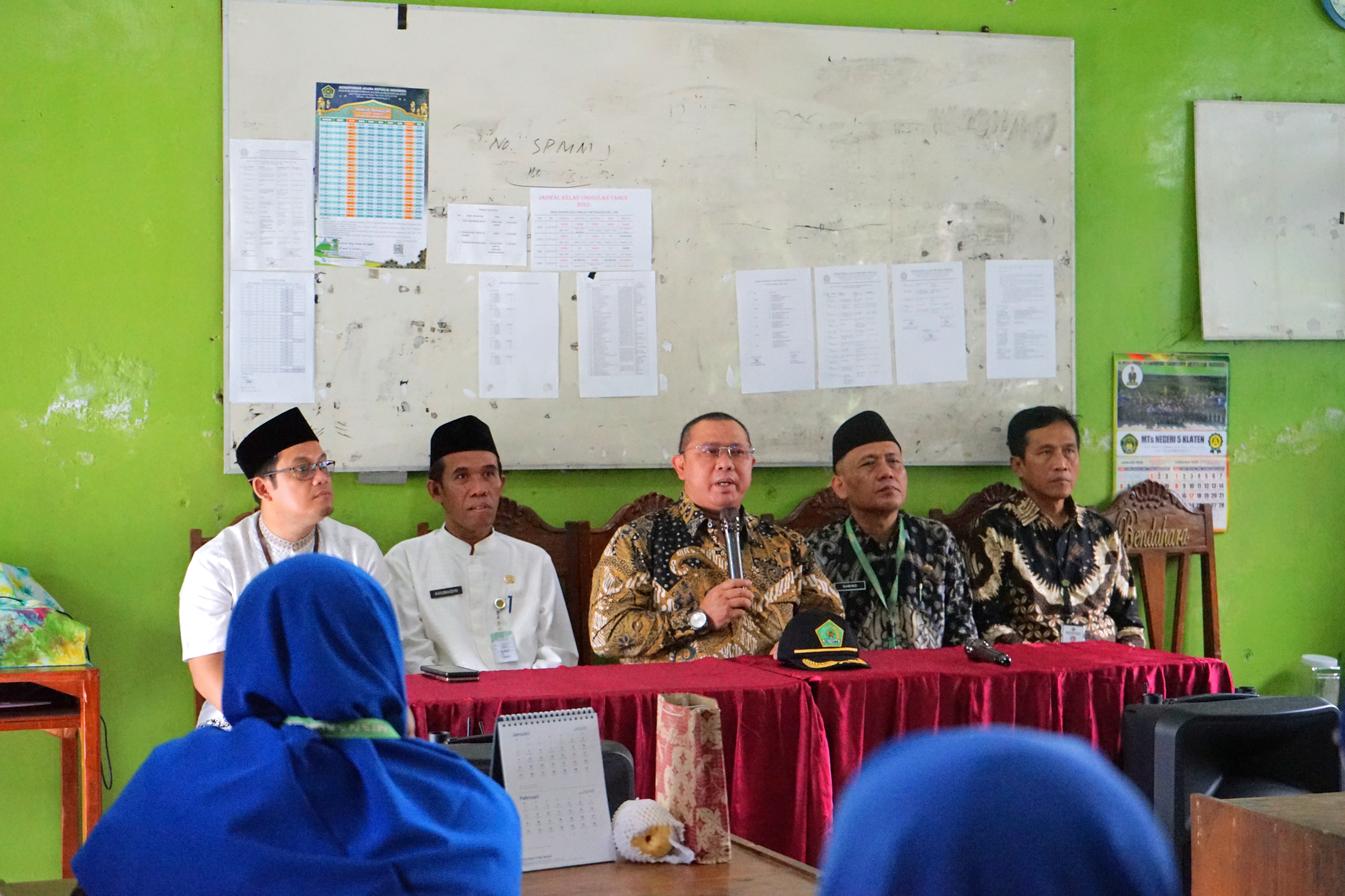 Guru Adaptif Wujudkan Generasi Madrasah Berakhlak Digital
