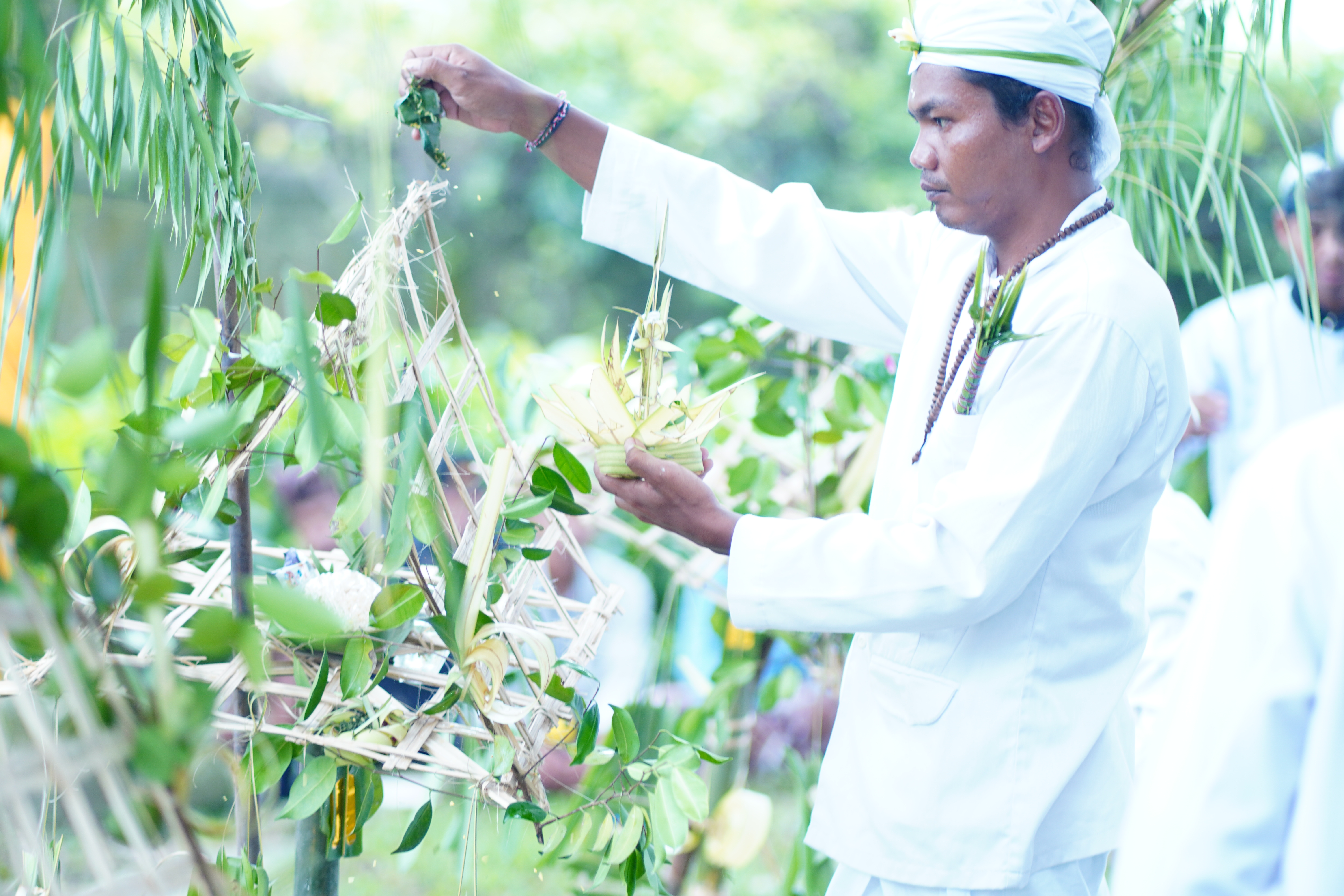Prosesi Melasti Wujudkan Kesucian Jiwa dan Alam